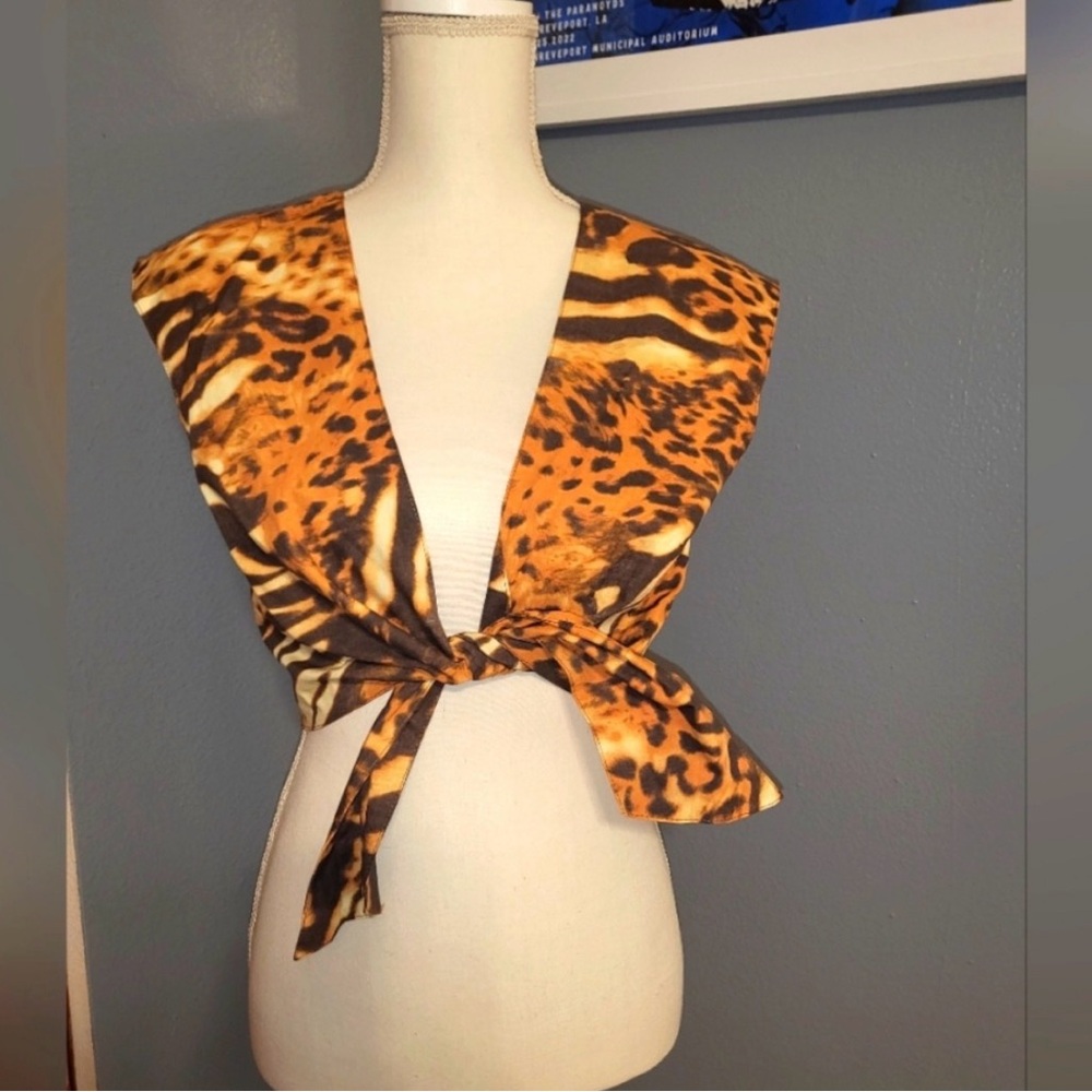 Neiman Marcus Tiger-Print Tie-Front Short Sleeve Top in Orange and Black